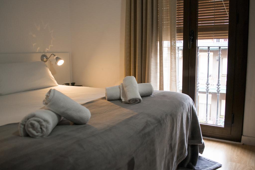 Happy People Ramblas Harbour Apartments Barcelona Room photo